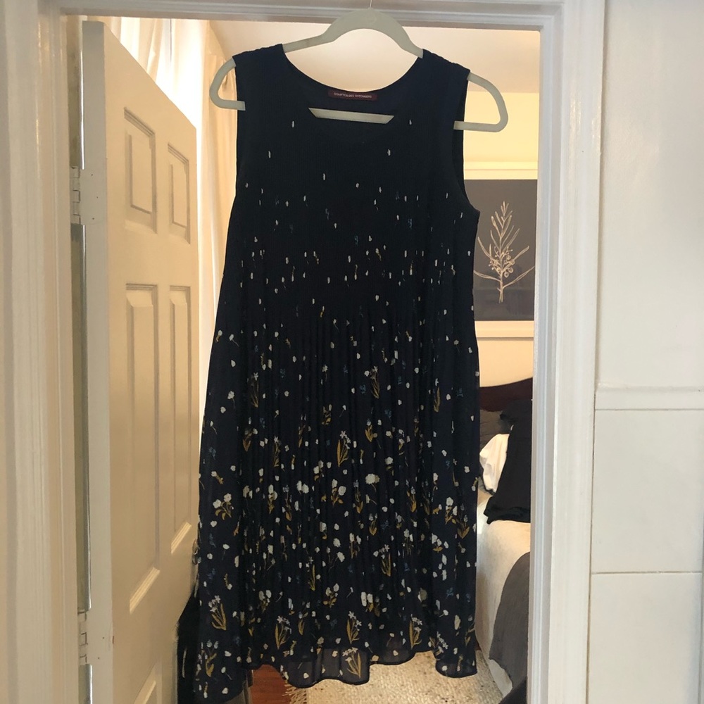 Navy flowery pleated dress